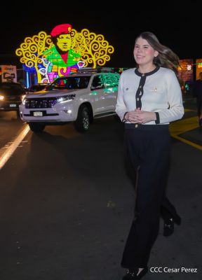 Inauguración de altares en honor a la Inmaculada Concepción de María en la Avenida de Bolívar a Chávez