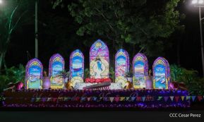 Inauguración de altares en honor a la Inmaculada Concepción de María en la Avenida de Bolívar a Chávez