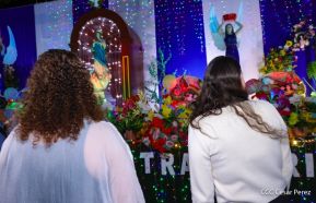Inauguración de altares en honor a la Inmaculada Concepción de María en la Avenida de Bolívar a Chávez