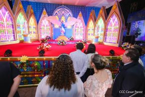 Inauguración de altares en honor a la Inmaculada Concepción de María en la Avenida de Bolívar a Chávez