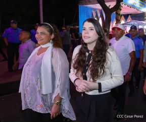 Inauguración de altares en honor a la Inmaculada Concepción de María en la Avenida de Bolívar a Chávez
