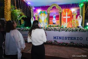 Inauguración de altares en honor a la Inmaculada Concepción de María en la Avenida de Bolívar a Chávez