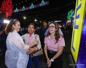 Inauguración de altares en honor a la Inmaculada Concepción de María en la Avenida de Bolívar a Chávez