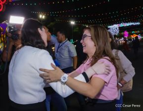 Inauguración de altares en honor a la Inmaculada Concepción de María en la Avenida de Bolívar a Chávez