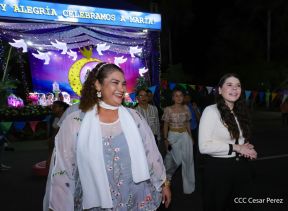 Inauguración de altares en honor a la Inmaculada Concepción de María en la Avenida de Bolívar a Chávez