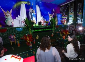 Inauguración de altares en honor a la Inmaculada Concepción de María en la Avenida de Bolívar a Chávez