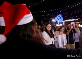 Inauguración de altares en honor a la Inmaculada Concepción de María en la Avenida de Bolívar a Chávez