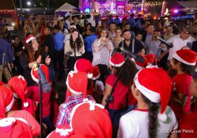 Inauguración de altares en honor a la Inmaculada Concepción de María en la Avenida de Bolívar a Chávez