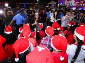 Inauguración de altares en honor a la Inmaculada Concepción de María en la Avenida de Bolívar a Chávez