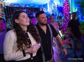 Inauguración de altares en honor a la Inmaculada Concepción de María en la Avenida de Bolívar a Chávez