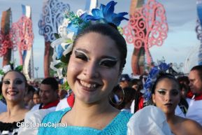 Jóvenes nicaragüenses rinden homenaje a Simón Bolívar con caminata y concierto en Managua