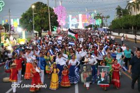 Jóvenes nicaragüenses rinden homenaje a Simón Bolívar con caminata y concierto en Managua