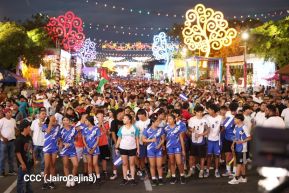 Jóvenes nicaragüenses rinden homenaje a Simón Bolívar con caminata y concierto en Managua