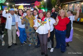 Jóvenes nicaragüenses rinden homenaje a Simón Bolívar con caminata y concierto en Managua
