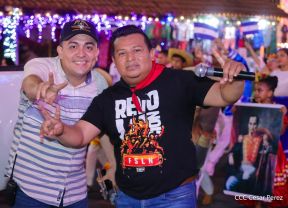 Jóvenes nicaragüenses rinden homenaje a Simón Bolívar con caminata y concierto en Managua