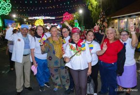Jóvenes nicaragüenses rinden homenaje a Simón Bolívar con caminata y concierto en Managua