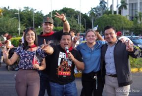Jóvenes nicaragüenses rinden homenaje a Simón Bolívar con caminata y concierto en Managua