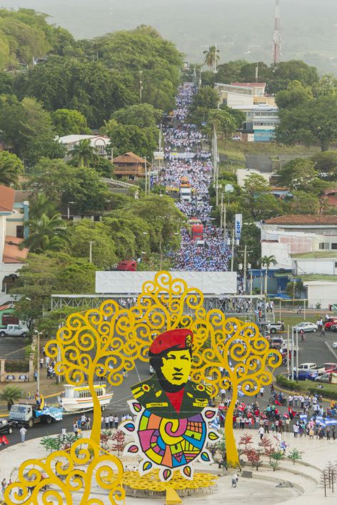 Juventud camina en Amor, Paz y Vida hacia Nuevos Tiempos (FOTOS AÉREAS)