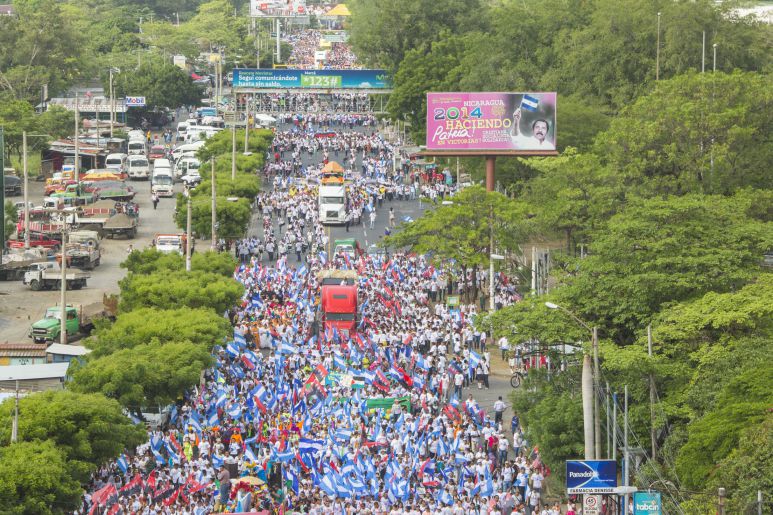 Juventud camina en Amor, Paz y Vida hacia Nuevos Tiempos (FOTOS AÉREAS)