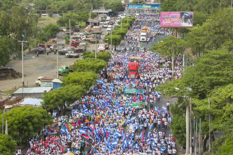 Juventud camina en Amor, Paz y Vida hacia Nuevos Tiempos (FOTOS AÉREAS)