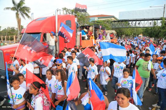 Juventud camina en Amor, Paz y Vida hacia Nuevos Tiempos