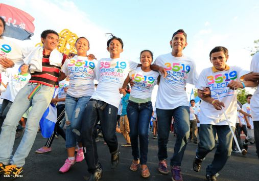 Juventud camina en Amor, Paz y Vida hacia Nuevos Tiempos