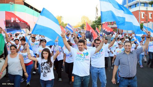 Juventud camina en Amor, Paz y Vida hacia Nuevos Tiempos
