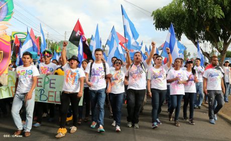 Juventud camina en Amor, Paz y Vida hacia Nuevos Tiempos