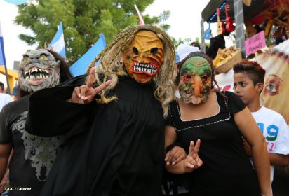 Juventud camina en Amor, Paz y Vida hacia Nuevos Tiempos