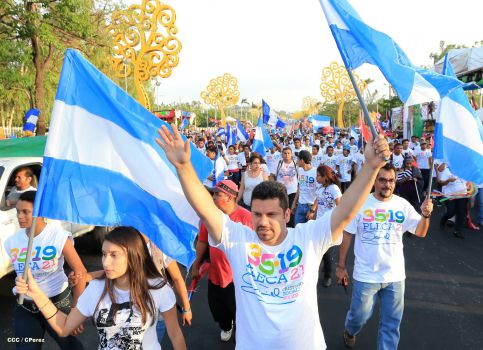 Juventud camina en Amor, Paz y Vida hacia Nuevos Tiempos