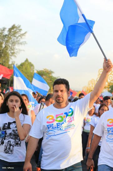 Juventud camina en Amor, Paz y Vida hacia Nuevos Tiempos