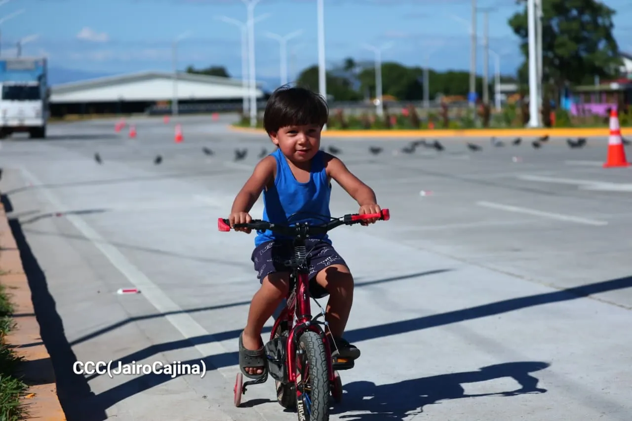 Entrega del Tramo Cuatro de la Pista Héroes de la Insurrección
