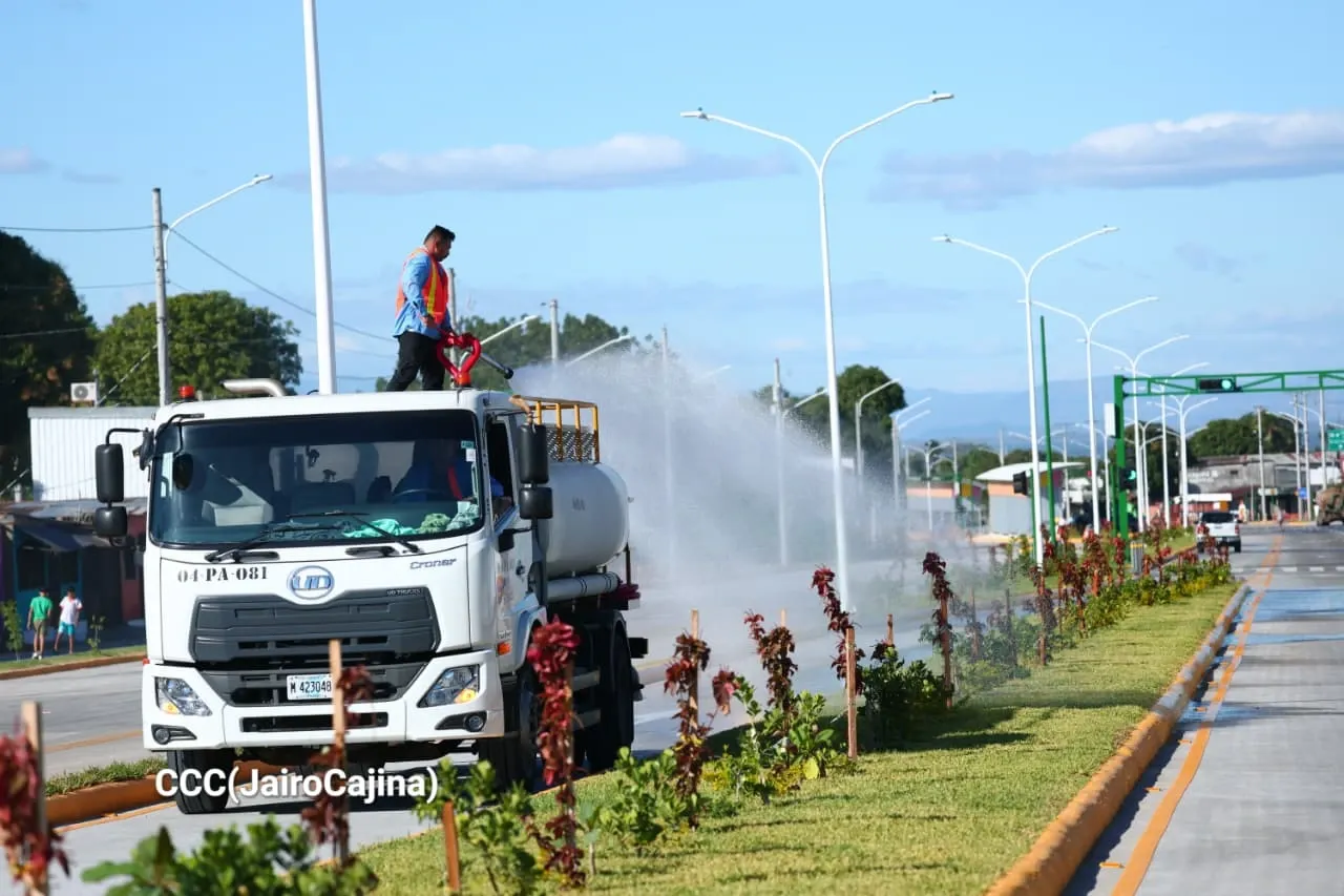 Entrega del Tramo Cuatro de la Pista Héroes de la Insurrección