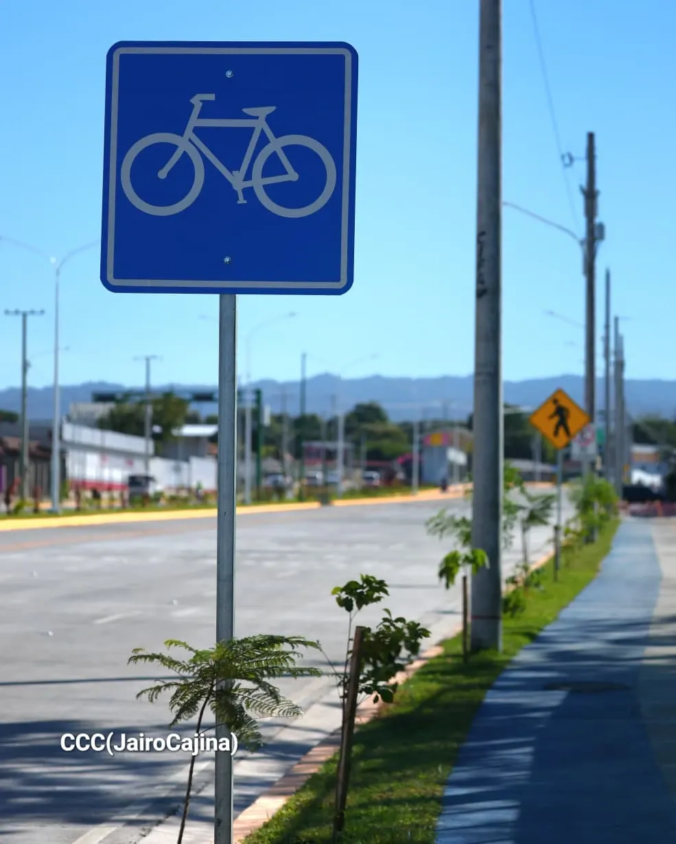 Entrega del Tramo Cuatro de la Pista Héroes de la Insurrección