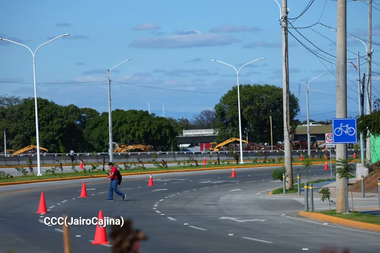 Entrega del Tramo Cuatro de la Pista Héroes de la Insurrección