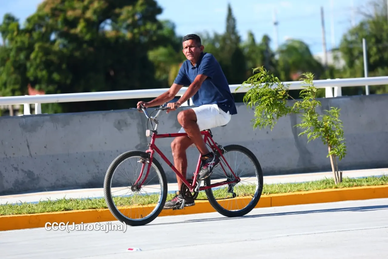 Entrega del Tramo Cuatro de la Pista Héroes de la Insurrección