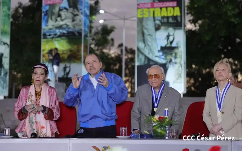 Entrega de primera Medalla de Reconciliación y Paz Cardenal Miguel Obando