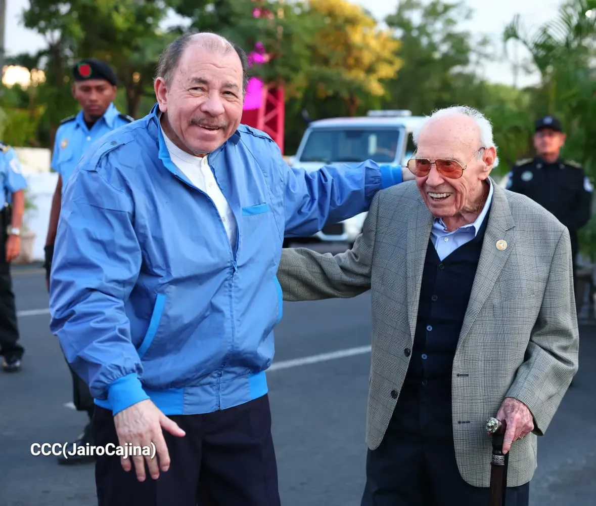 Entrega de primera Medalla de Reconciliación y Paz Cardenal Miguel Obando