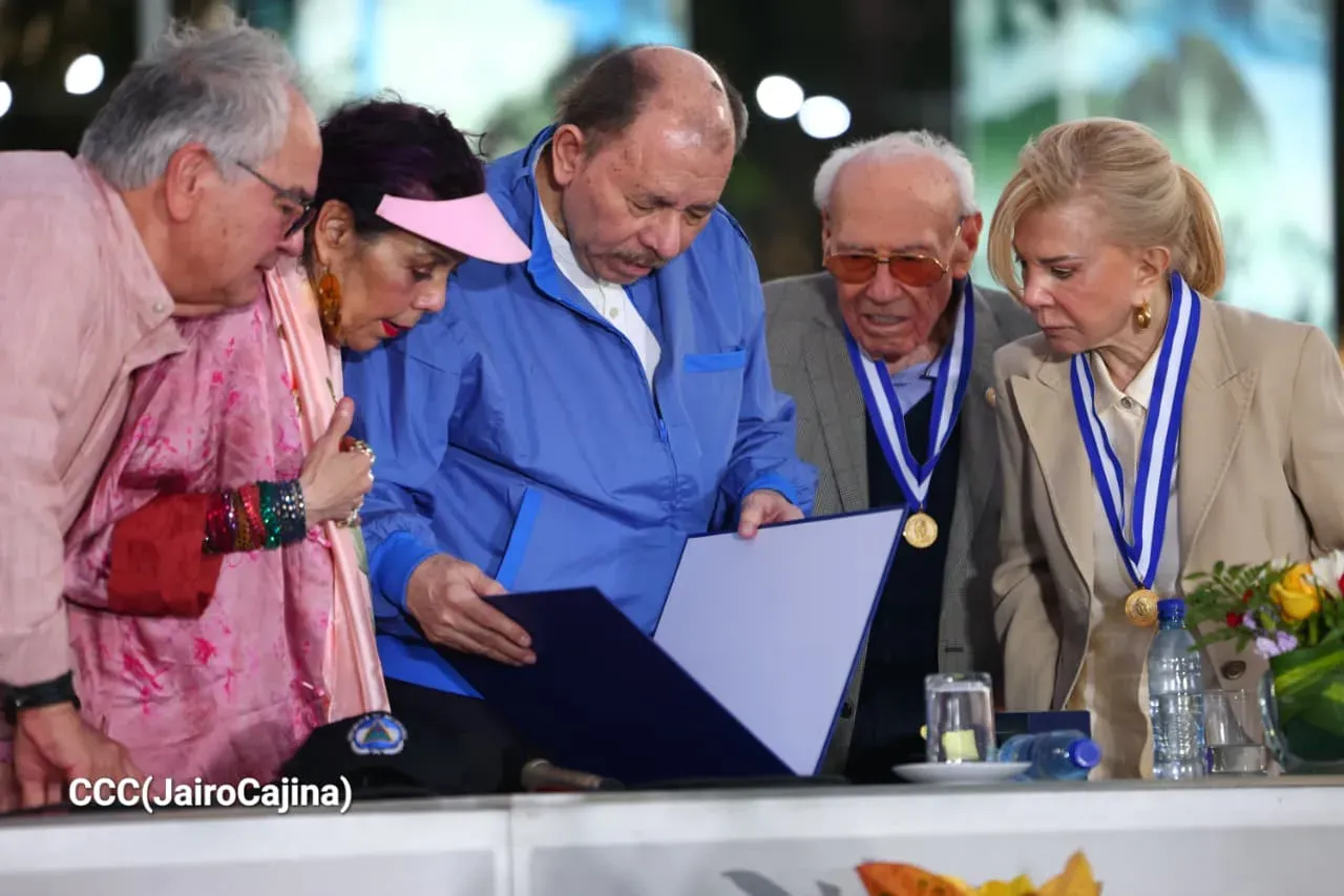 Entrega de primera Medalla de Reconciliación y Paz Cardenal Miguel Obando