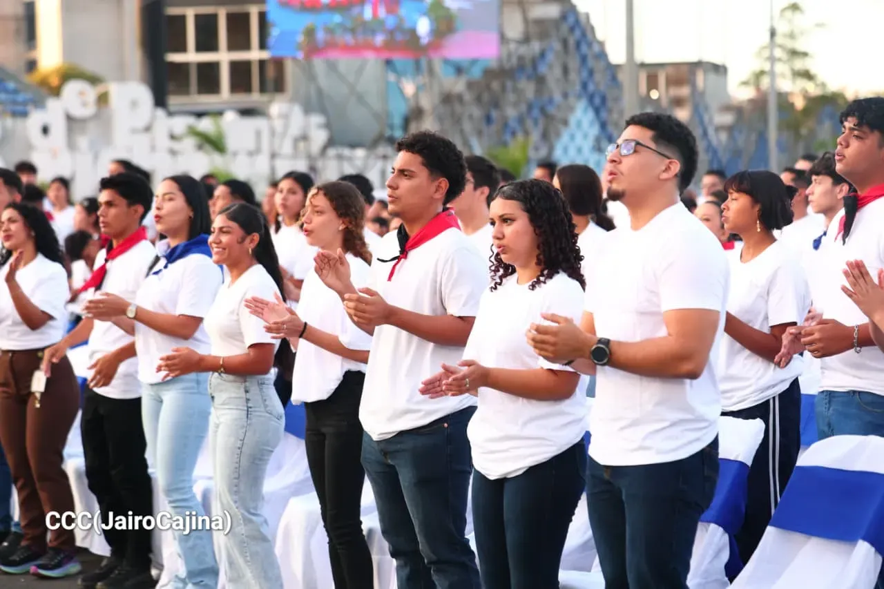 Entrega de primera Medalla de Reconciliación y Paz Cardenal Miguel Obando