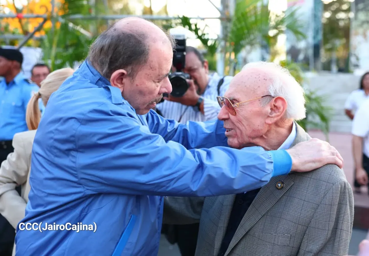 Entrega de primera Medalla de Reconciliación y Paz Cardenal Miguel Obando