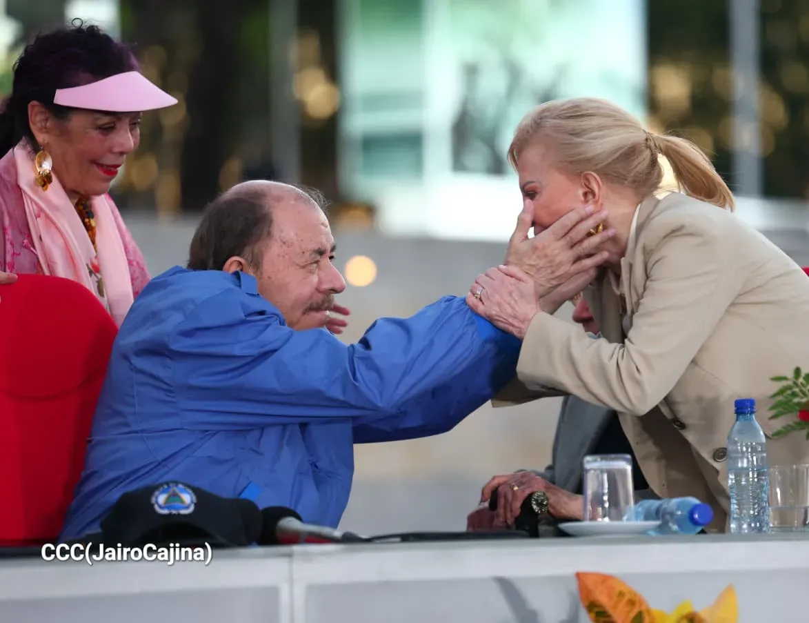 Entrega de primera Medalla de Reconciliación y Paz Cardenal Miguel Obando
