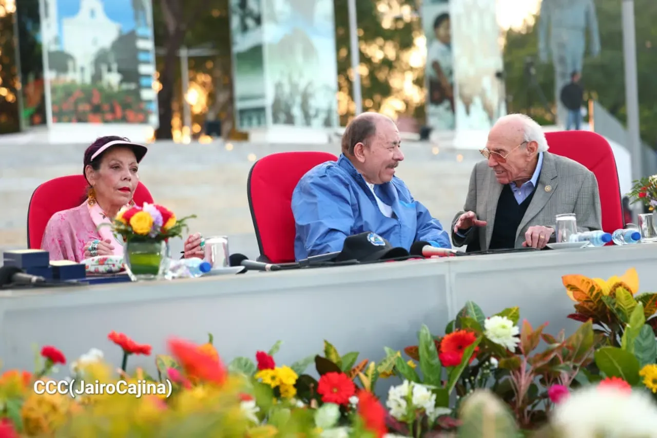 Entrega de primera Medalla de Reconciliación y Paz Cardenal Miguel Obando