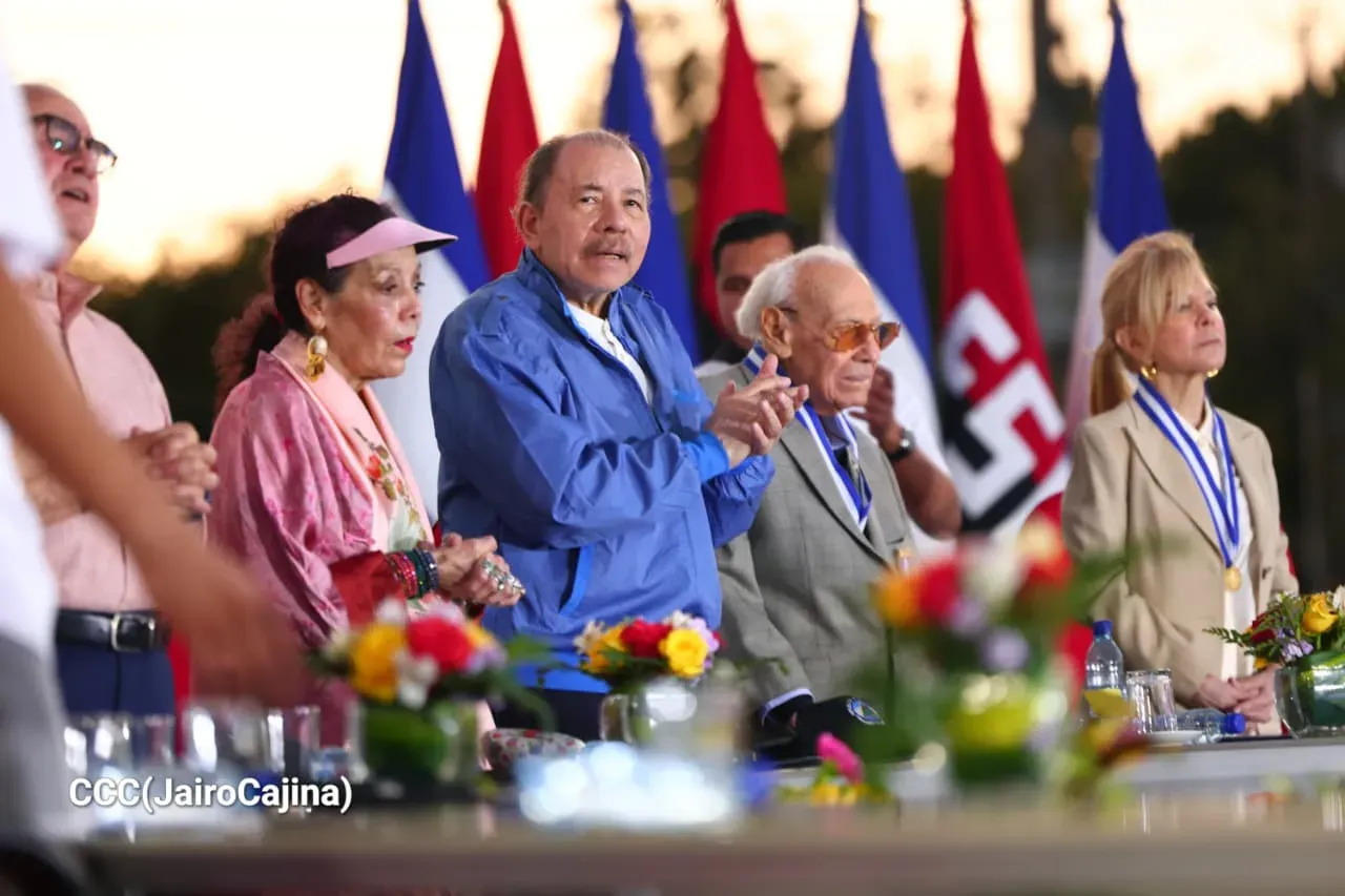 Entrega de primera Medalla de Reconciliación y Paz Cardenal Miguel Obando