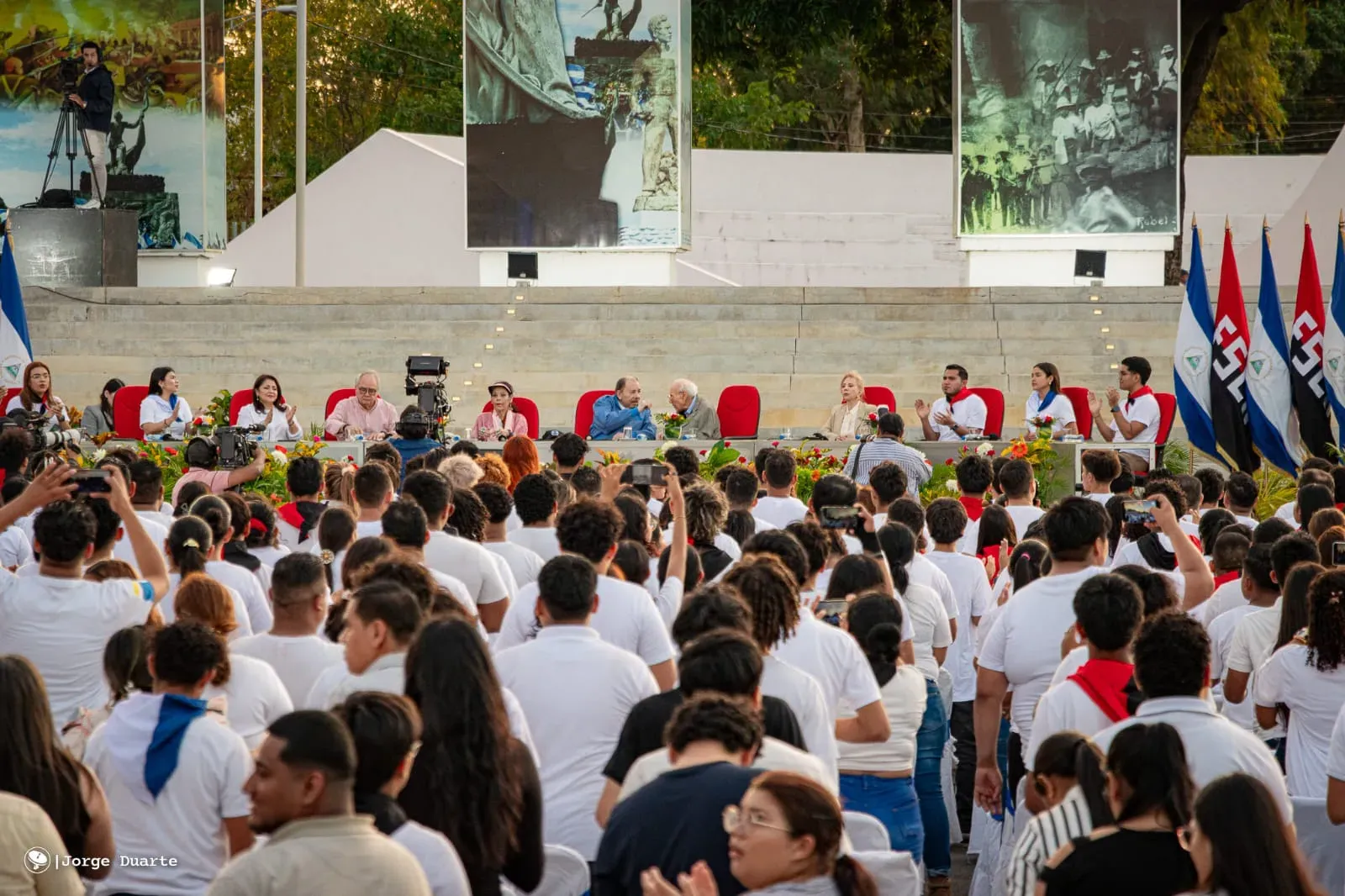 Entrega de primera Medalla de Reconciliación y Paz Cardenal Miguel Obando