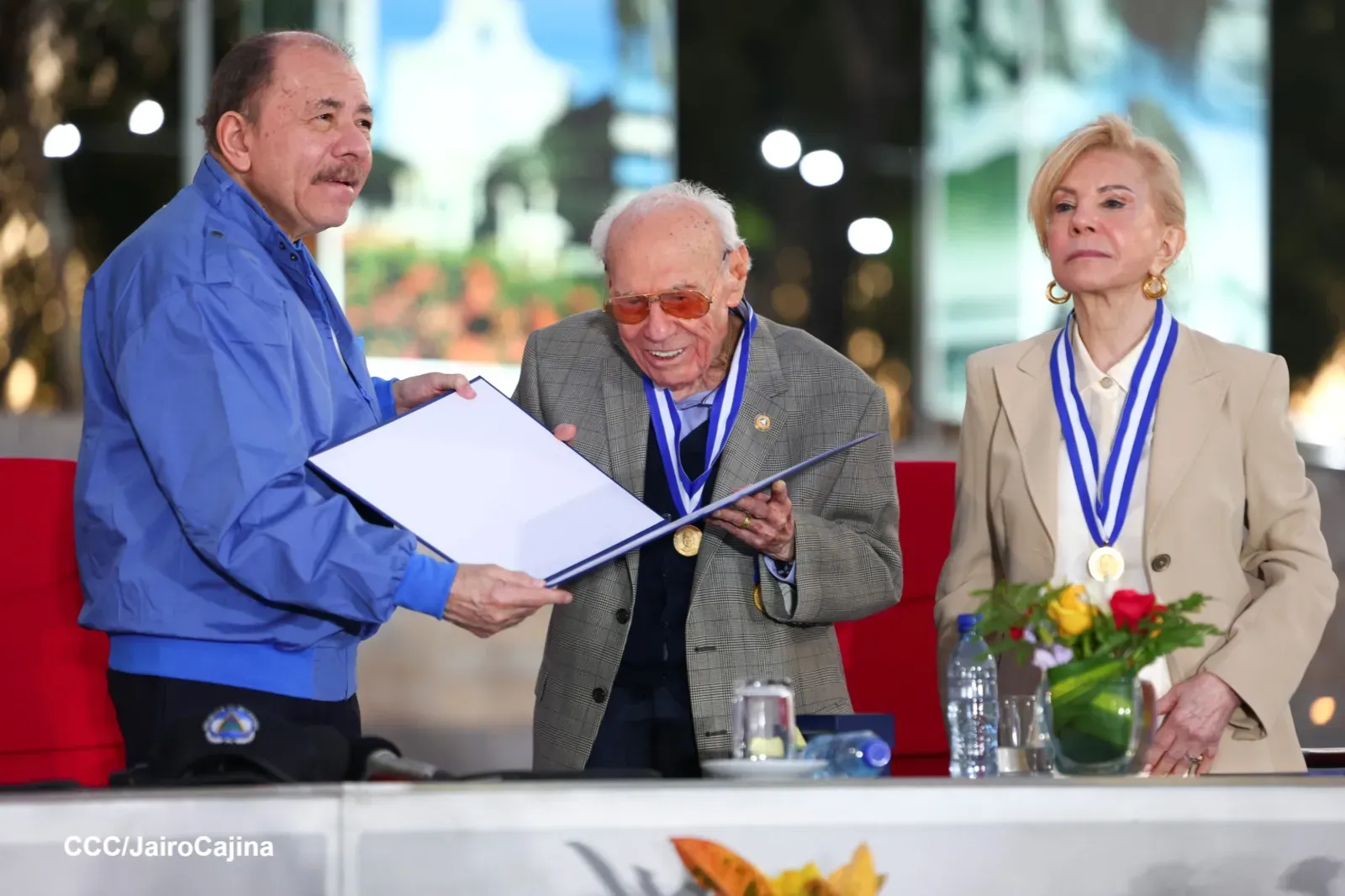 Entrega de primera Medalla de Reconciliación y Paz Cardenal Miguel Obando