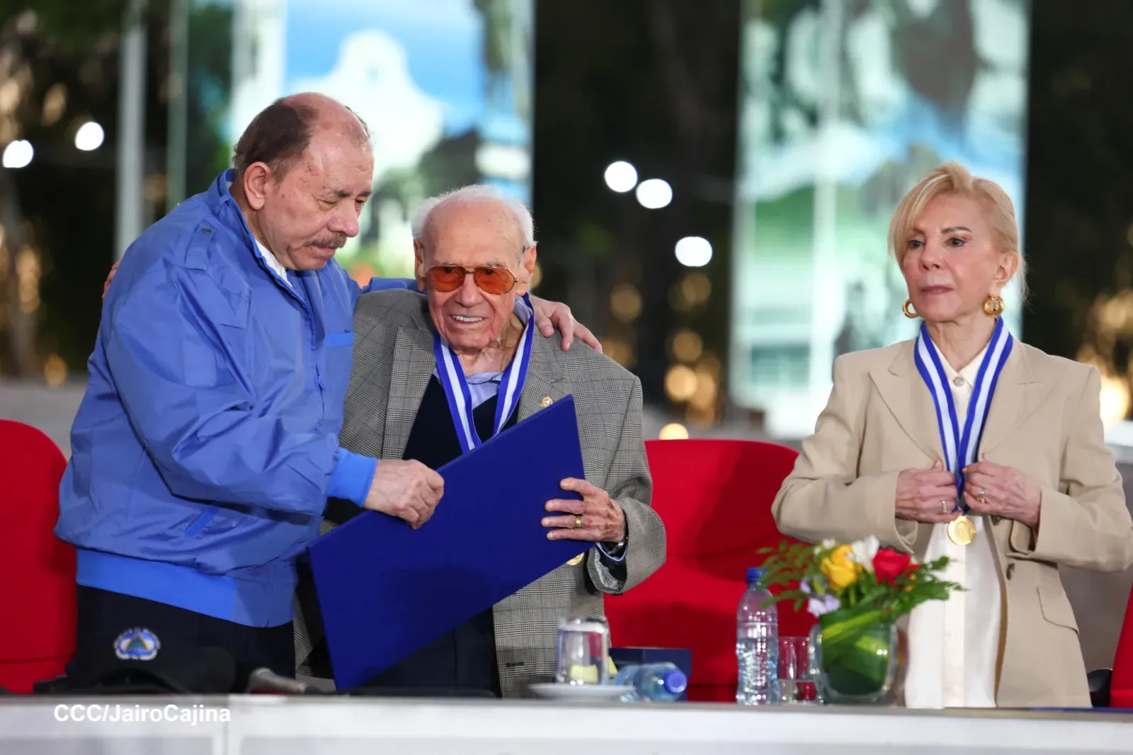 Entrega de primera Medalla de Reconciliación y Paz Cardenal Miguel Obando