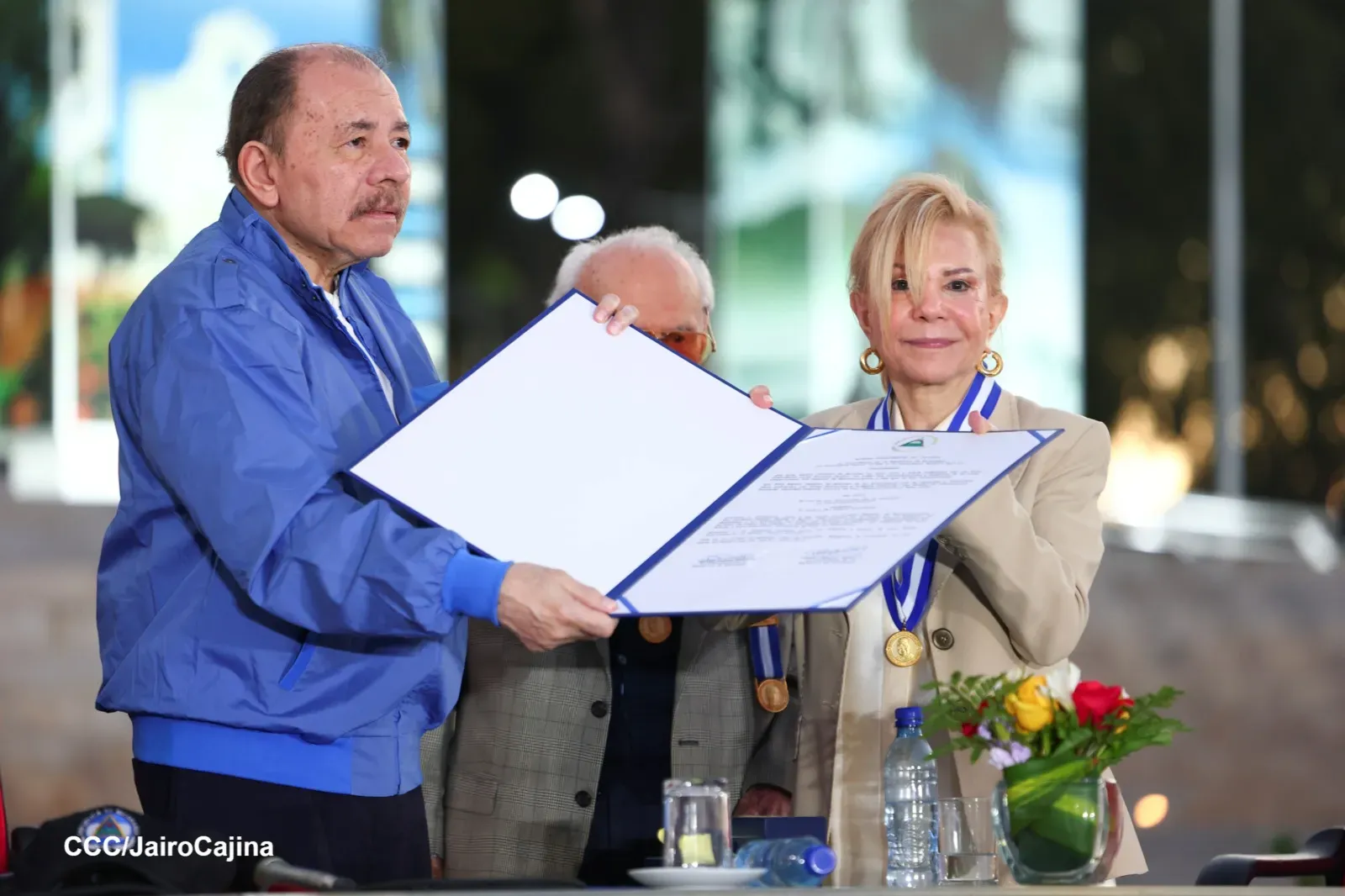Entrega de primera Medalla de Reconciliación y Paz Cardenal Miguel Obando