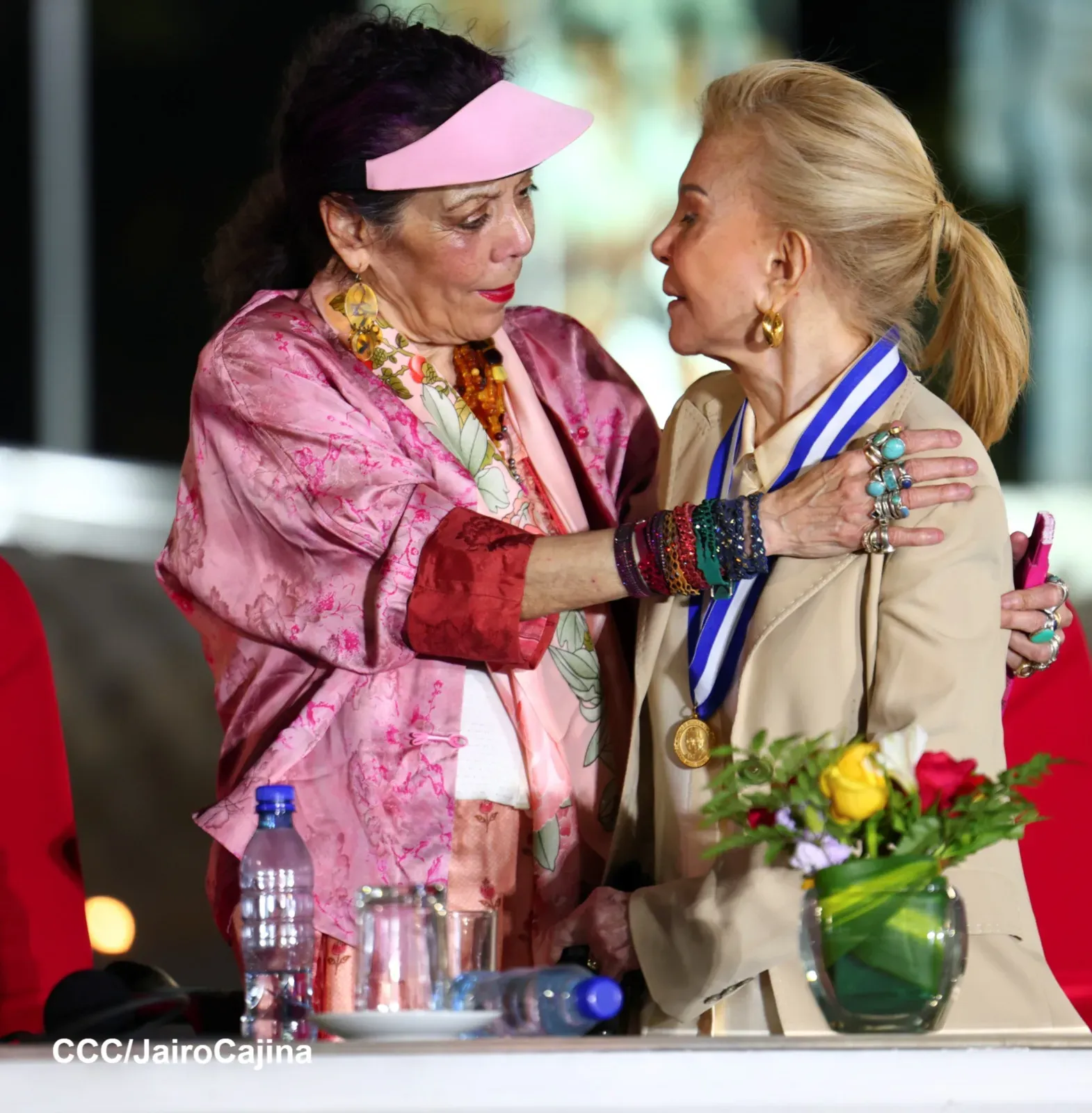 Entrega de primera Medalla de Reconciliación y Paz Cardenal Miguel Obando