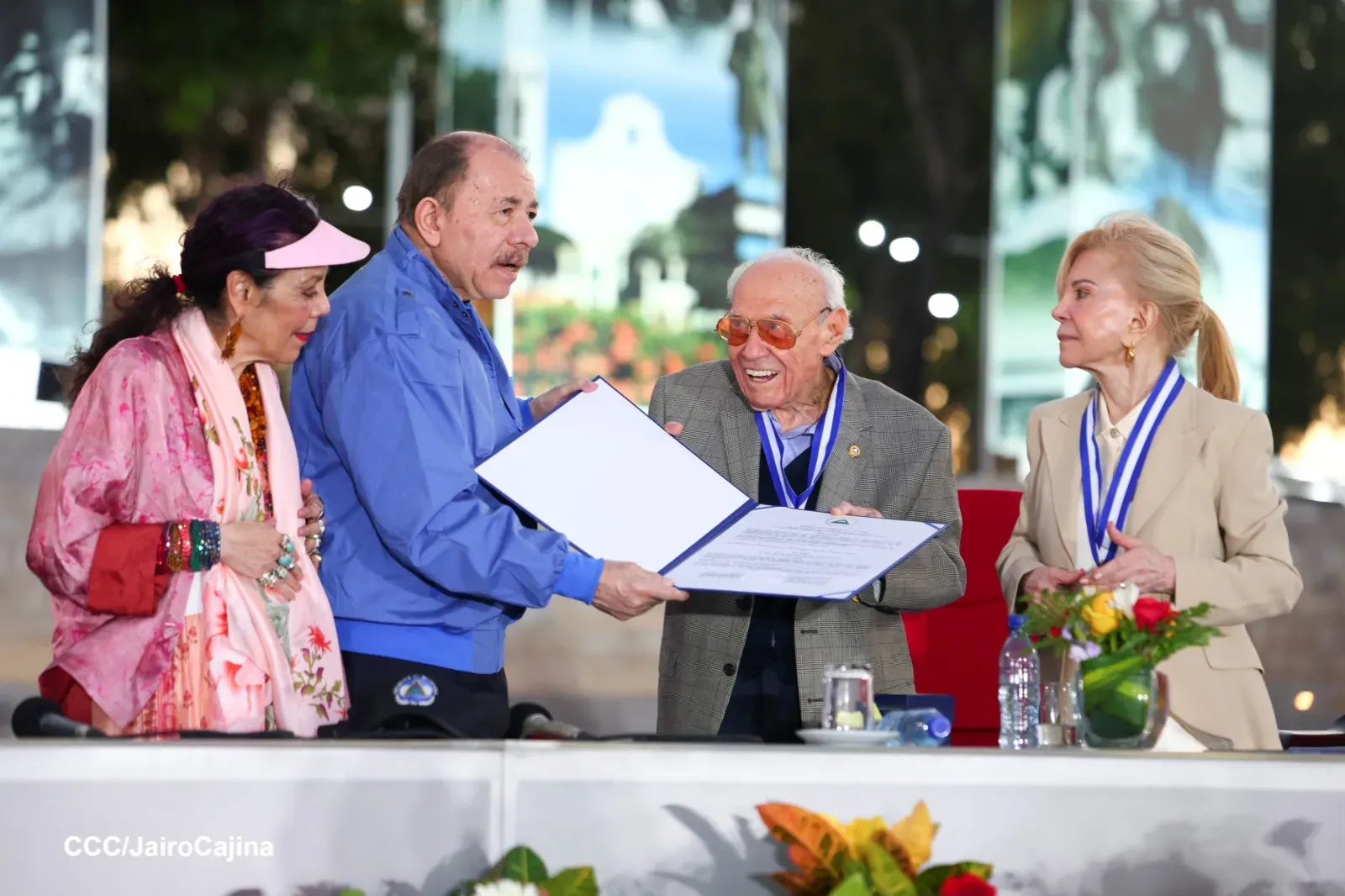 Entrega de primera Medalla de Reconciliación y Paz Cardenal Miguel Obando